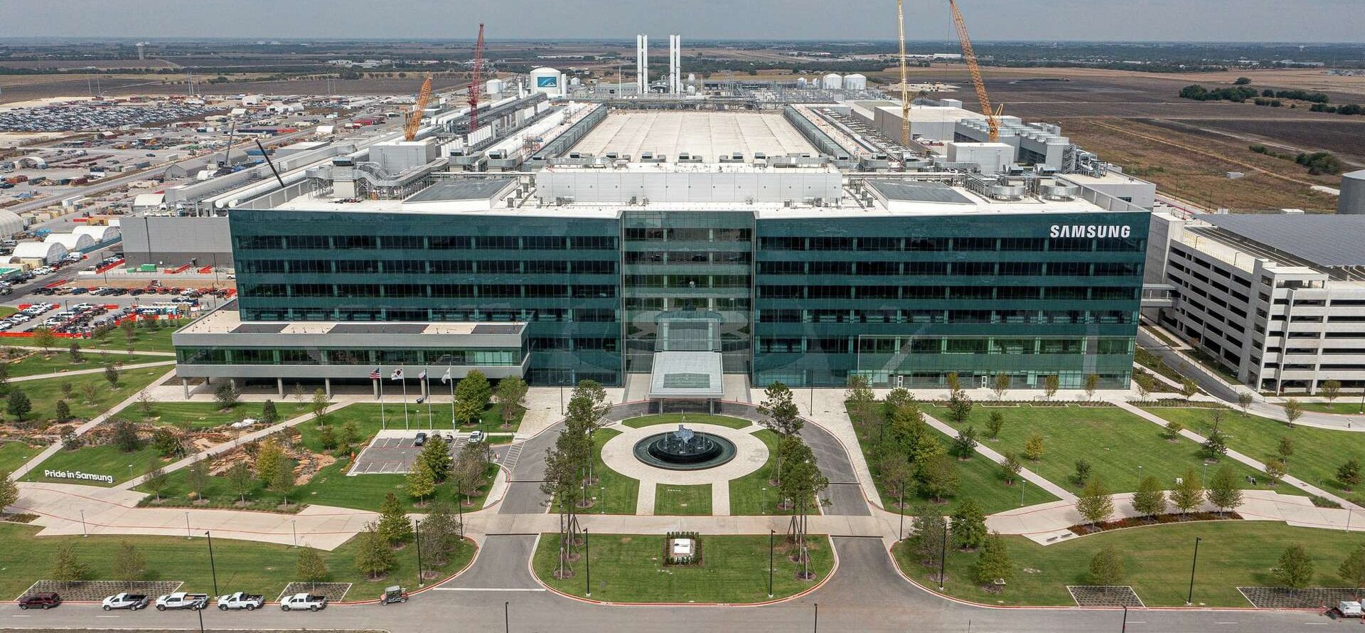 Aerial view of Samsung’s Taylor campus with the office building, the fab, and construction cranes