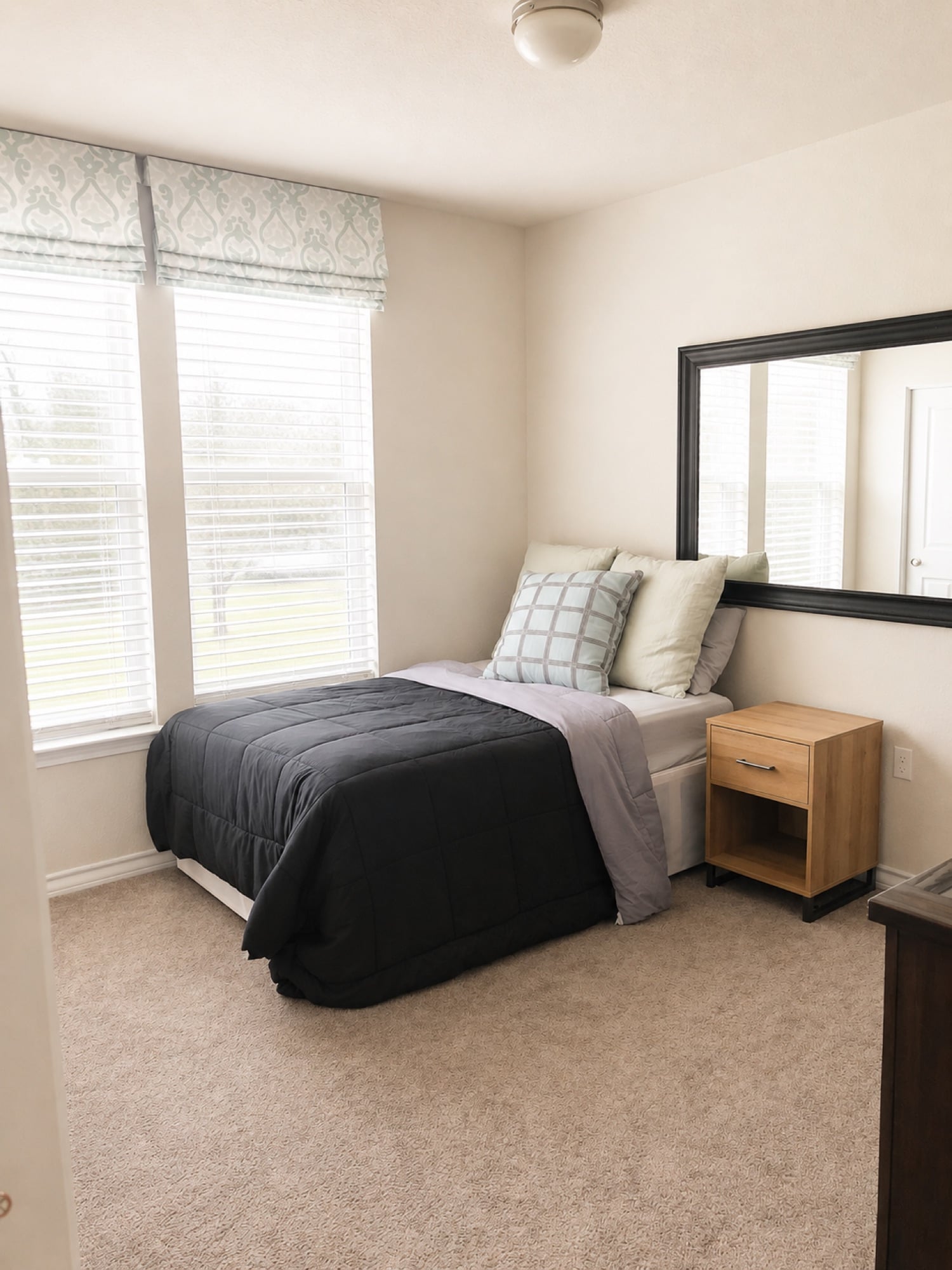 Caballo Blanco — Unit B: bedroom